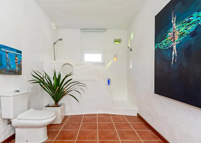 Bohemian Art House - 2br In Yaiza & Garden בית נופש