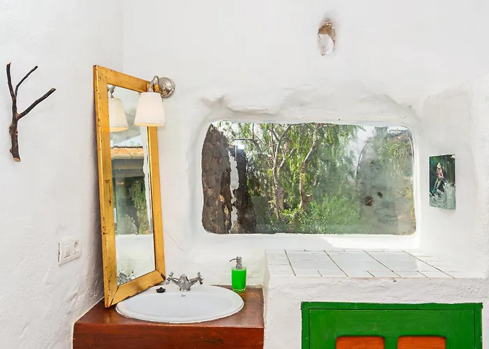 Bohemian Art House - 2br In Yaiza & Garden בית נופש *